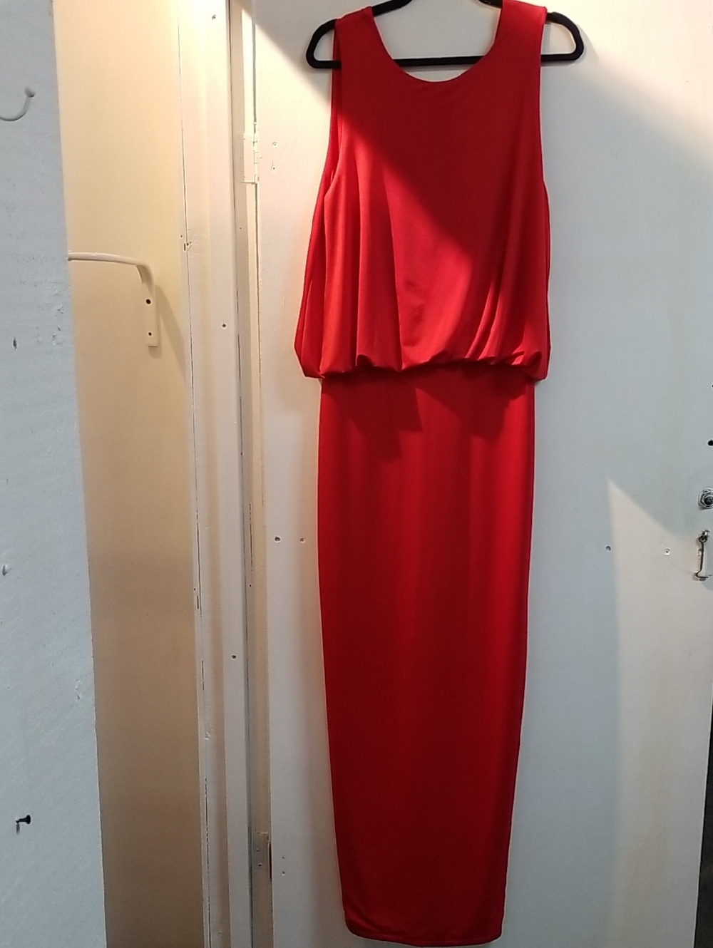 Red Sleeveless Blouson Maxi Dress - Classic Evening Style